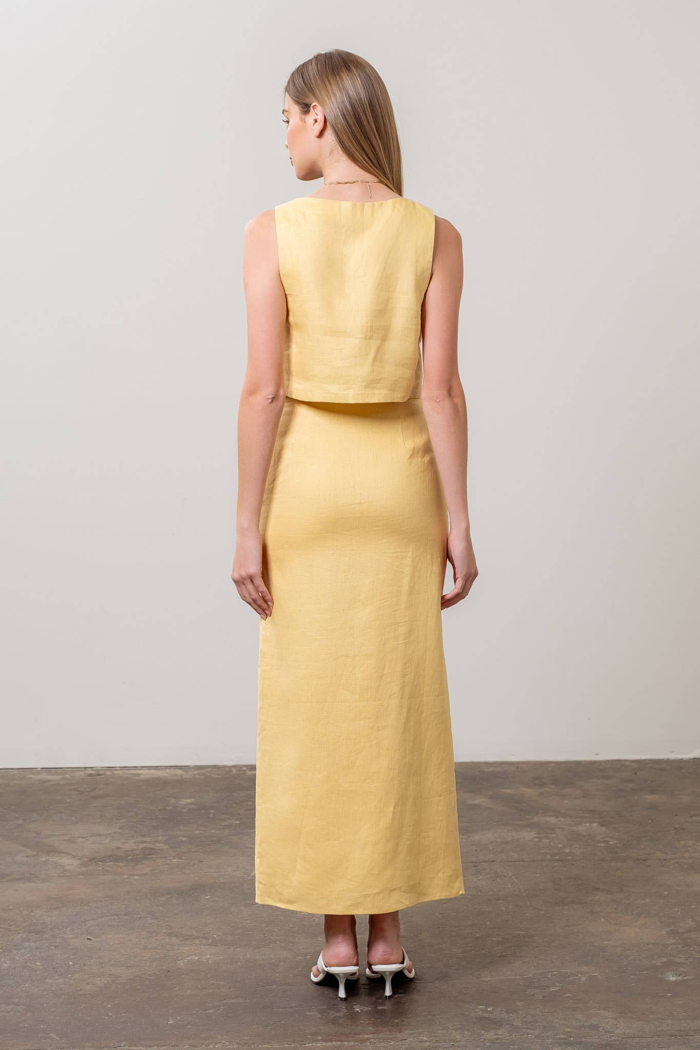 SQUARE NECK SLEEVELESS LINEN CROP TOP