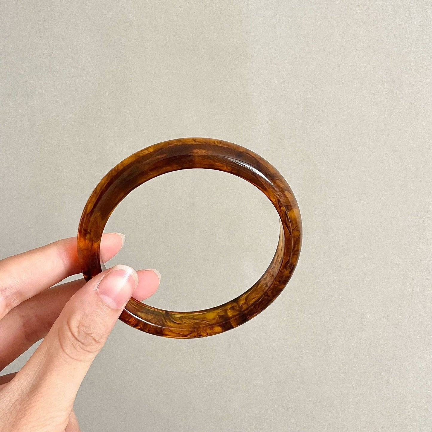 Minimalist Marbled Round Resin Bangle Bracelet DP25D727