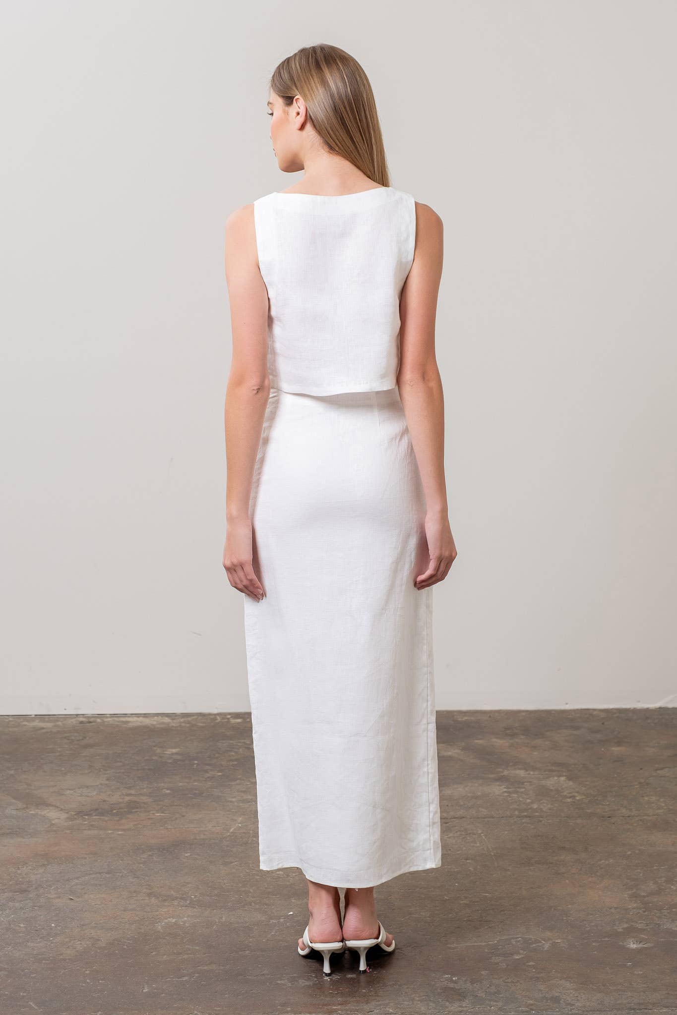 SQUARE NECK SLEEVELESS LINEN CROP TOP