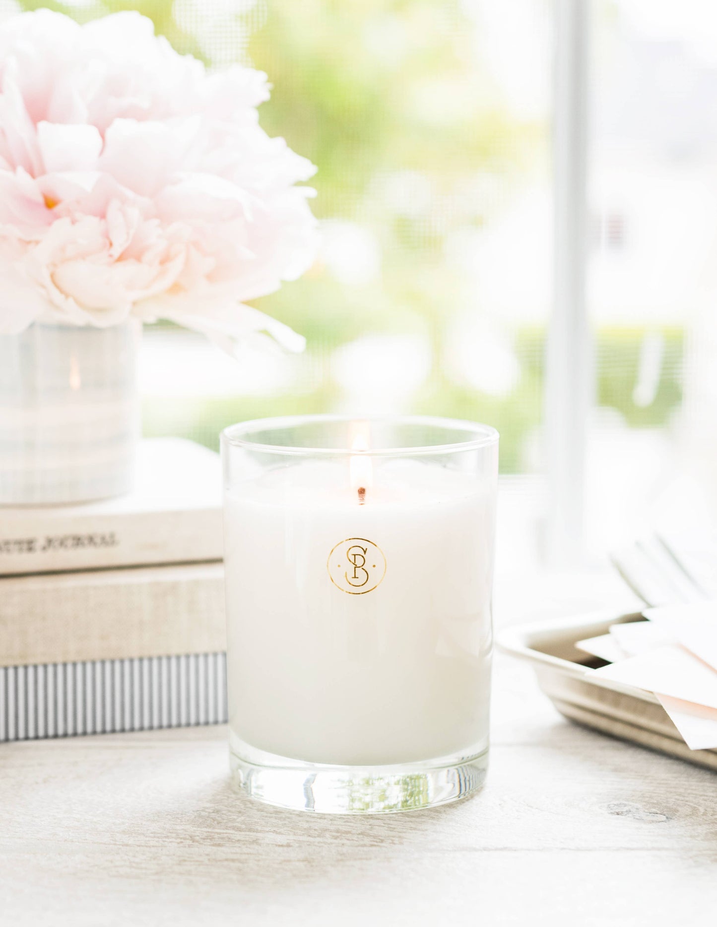Signature Candle, Crisp White Linen