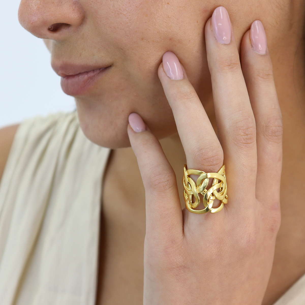 Overlap Twist Ring