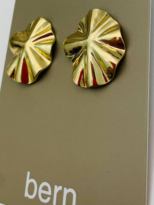 CHIC - Organic Shaped Stud (gold) BER605