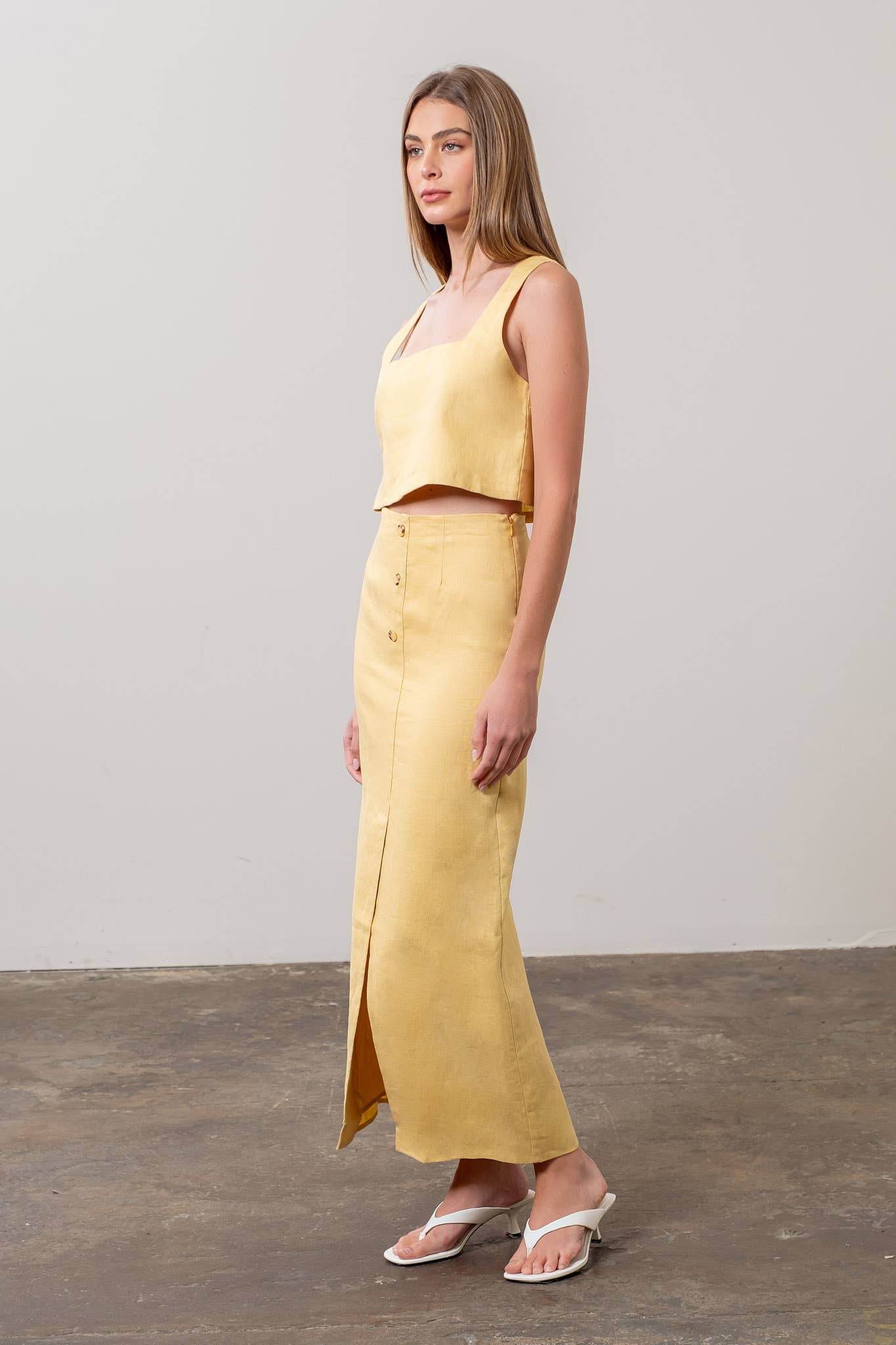 SQUARE NECK SLEEVELESS LINEN CROP TOP