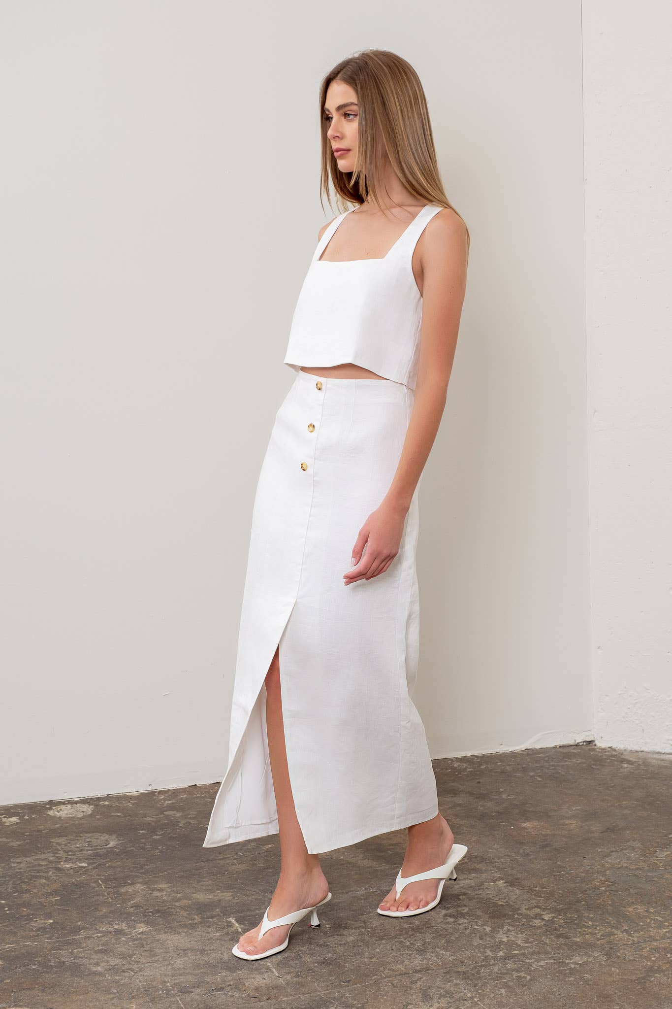 SQUARE NECK SLEEVELESS LINEN CROP TOP