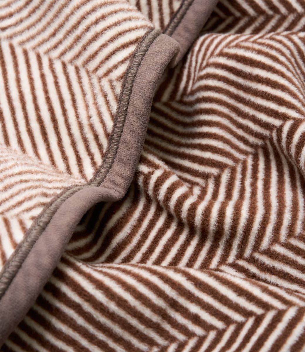 Harborview Herringbone Blanket | Chocolate